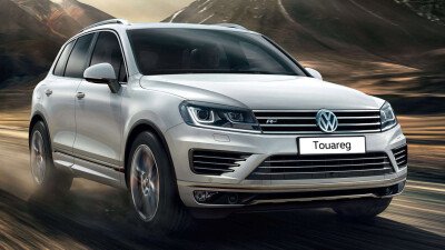 Стекло лобовое VOLKSWAGEN TOUAREG 2010-2018 (7P5) полный обогрев, место под датчик дождя, 
Бренд: КМК с синей полосой