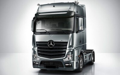 Стекло лобовое MERCEDES ACTROS 2012- (2125*892*2253-2015) место под 1 камеру, место под датчик дождя, 
Бренд: BENSON с синей полосой