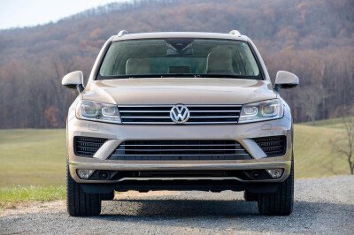 Стекло лобовое VOLKSWAGEN TOUAREG 2010-2018 (7P5) полный обогрев, место под 1 камеру с обогревом, место под датчик дождя, 
Бренд: КМК с синей полосой