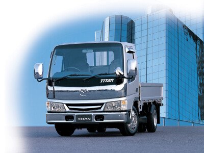 Стекло лобовое MAZDA TITAN 1999- (W610-1575*768*1640) 
Бренд: BENSON с синей полосой
