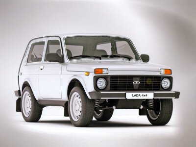 Стекло лобовое LADA NIVA 1977- (2121) 
Бренд: BENSON с синей полосой