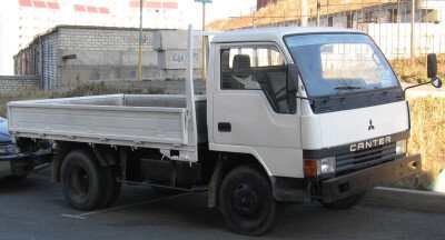 Стекло лобовое MITSUBISHI CANTER 1985-1993 (FE400-wide-1807*737*1840) 
Бренд: BSG с зеленой полосой