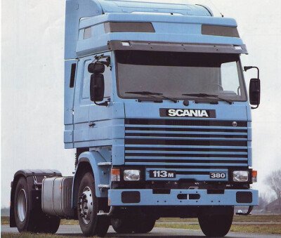 Стекло лобовое SCANIA 3-SERIES 1987-1996 (93/113/143) 2116*791*2190 
Бренд: КМК с синей полосой