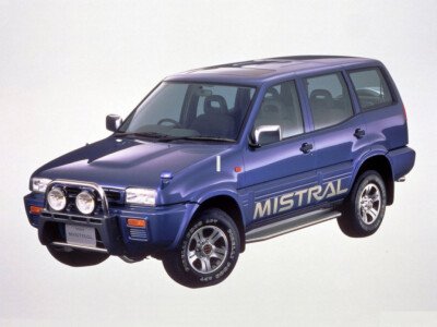 Стекло лобовое NISSAN MISTRAL 1993-1999 (R20) 
Бренд: BSG с зеленой полосой