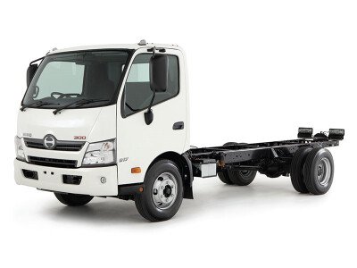 Стекло лобовое HINO 300 2013- (WU700-1864*875*) 
Бренд: КМК с синей полосой