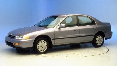 Стекло лобовое HONDA ACCORD 1993-1997 (CD3-6-4d sed) 
Бренд: BENSON с синей полосой