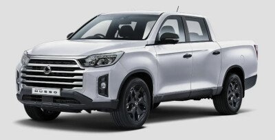 Стекло лобовое KGM MUSSO 2023- (Q200-LHD) обогрев щеток, место под 1 камеру, место под датчик дождя, место под датчик влажности, молдинг, 
Бренд: BENSON с синей полосой