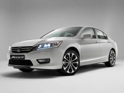 Стекло лобовое HONDA ACCORD 2013-2019 (CR6-RHD-4d sed) место под датчик дождя фурнитура, 
Бренд: BENSON с синей полосой