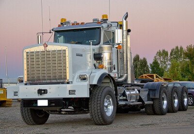Стекло лобовое KENWORTH C500 2006- (1627*591*) 
Бренд: ZDG