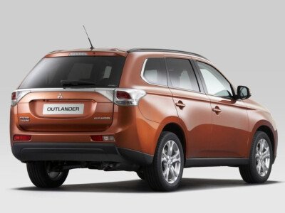 Стекло заднее с обогревом MITSUBISHI OUTLANDER 2012- (GF2-7) 1 отверстие 
Бренд: BENSON