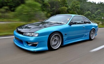 Стекло лобовое NISSAN 200SX 1993-1999 (S14) 
Бренд: КМК