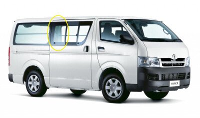 Стекло боковое TOYOTA HIACE 2004-2019 H200-лев. руль-511*565 1 отверстие SF/RH3/X 
Бренд: BSG