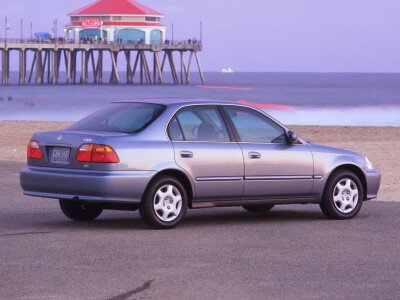 Стекло заднее с обогревом HONDA CIVIC 1995-2000 (EJ6-8-4d sed) антенна, 
Бренд: BSG