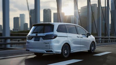 Стекло заднее с обогревом HONDA ODYSSEY 2013- (RC1-2020) 1 отверстие молдинг, 
Бренд: BENSON Тонированное