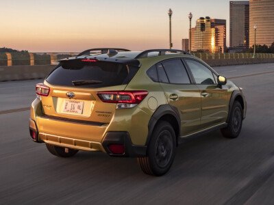 Стекло заднее с обогревом SUBARU CROSSTREK 2017-2023 (GT) 1 отверстие молдинг, 
Бренд: BENSON Тонированное