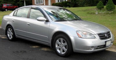 Стекло лобовое NISSAN ALTIMA 2002-2006 (L31) 
Бренд: BENSON с синей полосой