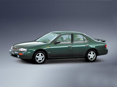 Стекло лобовое NISSAN BLUEBIRD 1991-1996 (U13-sed) 
Бренд: BSG с зеленой полосой