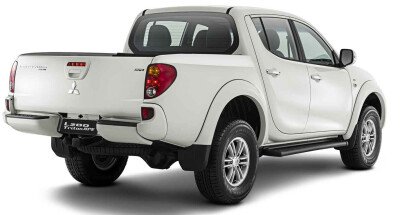 Стекло заднее с обогревом MITSUBISHI TRITON 2006-2015 (KB9T) молдинг, 
Бренд: BENSON Тонированное