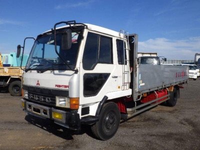 Стекло лобовое MITSUBISHI FUSO FIGHTER 1984-1992 (FK50-wide-2034*790*2010) 
Бренд: BSG