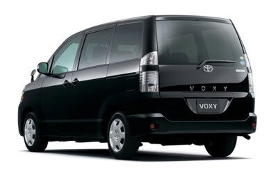 Стекло заднее с обогревом TOYOTA VOXY 2001-2007 (AZR60) 
Бренд: BSG