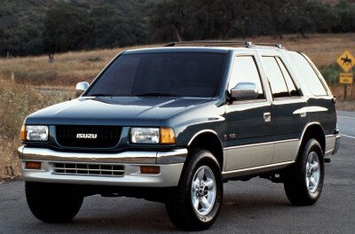 Стекло лобовое ISUZU RODEO 1989-1998 (TFS) 
Бренд: BSG с серой полосой