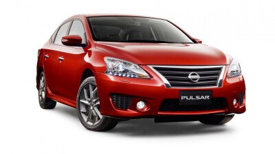 Стекло лобовое NISSAN PULSAR 2013-2017 (B17-LHD-4d sed) 
Бренд: YHG с синей полосой