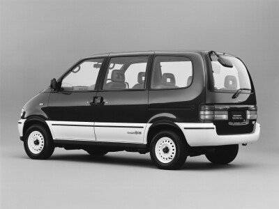 Стекло заднее с обогревом NISSAN SERENA 1991-2000 (#C23) в герметик 
Бренд: FYG