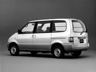 Стекло заднее с обогревом NISSAN SERENA 1991-2000 (#C23) в резинку 
Бренд: BENSON