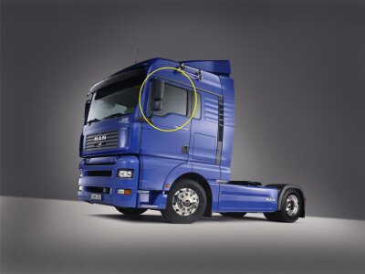 Стекло боковое MAN TGA-SERIES 2000- TGA 2 отверстия FD/LH 
Бренд: BENSON
