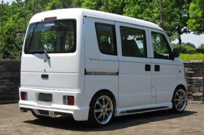 Стекло заднее с обогревом SUZUKI CARRY 2005-2015 (DA64-1225*525) 
Бренд: BSG