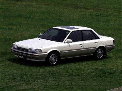 Стекло лобовое TOYOTA VISTA 1986-1990 (V20-sed) 
Бренд: BSG с серой полосой