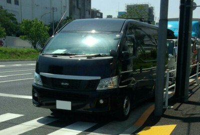 Стекло лобовое ISUZU COMO 2012- (E26-wide) 
Бренд: ZDG с синей полосой