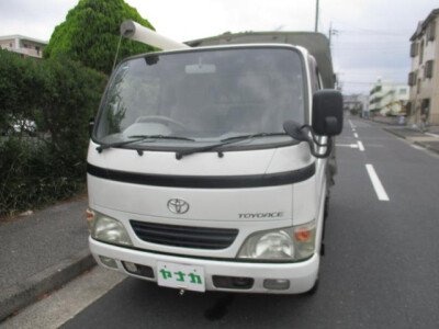 Стекло лобовое TOYOTA TOYOACE 2000- (U-Y/200-400-1530*757*1560) 
Бренд: ZDG