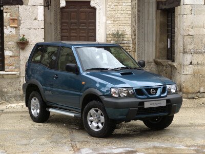 Стекло лобовое NISSAN TERRANO II 1993-2006 (R20) 
Бренд: BSG с зеленой полосой
