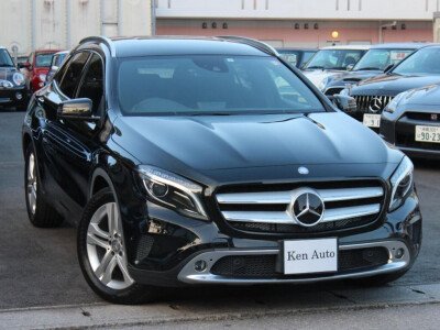 Стекло лобовое MERCEDES GLA-CLASS 2013-2020 (X156-RHD) место под 1 камеру с обогревом, место под датчик дождя, 
Бренд: ZDG