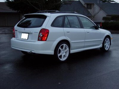 Стекло заднее с обогревом MAZDA PROTEGE 1998-2004 (BJ-5d wag) 1 отверстие 
Бренд: FYG