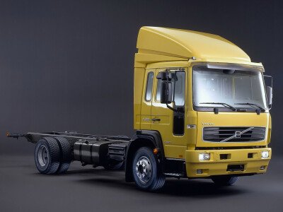 Стекло лобовое VOLVO FL-SERIES 1985-2006 (FL6-1995*810) 
Бренд: BENSON с синей полосой