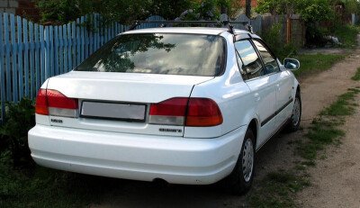 Стекло заднее с обогревом ISUZU GEMINI 1997-2000 (MB3-4d sed) антенна, 
Бренд: BSG