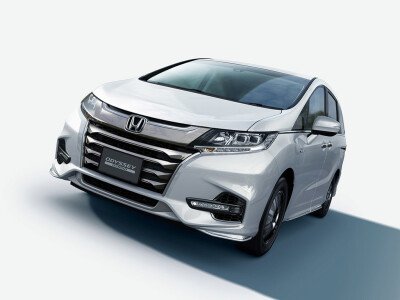 Стекло лобовое HONDA ODYSSEY 2013- (RC1-RHD) место под 1 камеру 
Бренд: ZDG с синей полосой