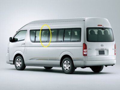 Стекло боковое TOYOTA HIACE 2004-2019 H200-лев. руль-499*565 1 отверстие SF/LH3/X 
Бренд: BSG