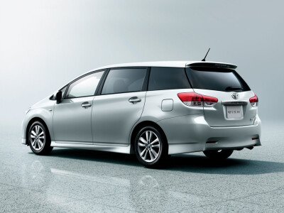 Стекло заднее с обогревом TOYOTA WISH 2009-2017 (ZGE20) 1 отверстие 
Бренд: BENSON