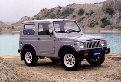 Стекло лобовое SUZUKI JIMNY 1981-1988 (SJ#) 
Бренд: BSG с зеленой полосой