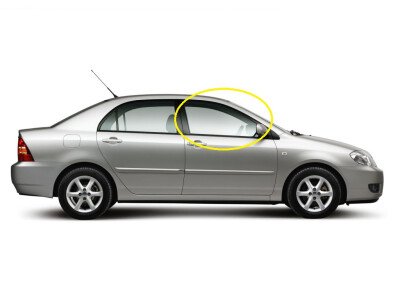 Стекло боковое TOYOTA COROLLA 2000-2006 (NZE120) FD/RH фурнитура, 
Бренд: BENSON
