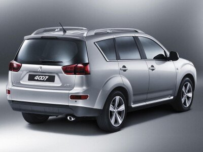 Стекло заднее с обогревом PEUGEOT 4007 2006-2012 (GP) 1 отверстие 
Бренд: КМК