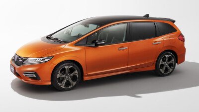 Стекло лобовое HONDA JADE 2015- (FR4-RHD) место под 1 камеру 
Бренд: ZDG с синей полосой