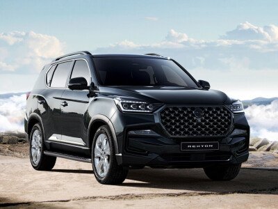 Стекло лобовое KGM REXTON 2023- (POE-LHD) обогрев щеток, место под 1 камеру, место под датчик дождя, место под датчик влажности, 
Бренд: КМК