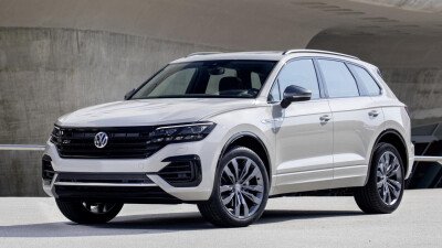 Стекло лобовое VOLKSWAGEN TOUAREG 2018- (CR7) полный обогрев пленочный, место под 1 камеру, место под датчик дождя, молдинг, фурнитура, проекция, атермальное, акустическое, 
Бренд: VAG