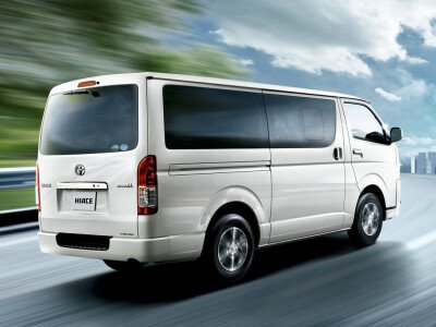 Стекло заднее с обогревом TOYOTA HIACE 2004-2019 (H200) 1 отверстие молдинг, 
Бренд: BENSON Тонированное
