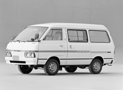 Стекло лобовое NISSAN LARGO 1982-1987 (GC12) 
Бренд: BSG с серой полосой