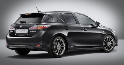 Стекло заднее с обогревом LEXUS CT 2011- (ZWA10) 1 отверстие 
Бренд: ZDG